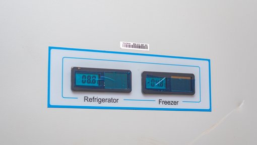 A temperature display that shows 8.8 degrees Celsius for the refrigerator part and -4.8 for the freezer. (opens enlarged image)